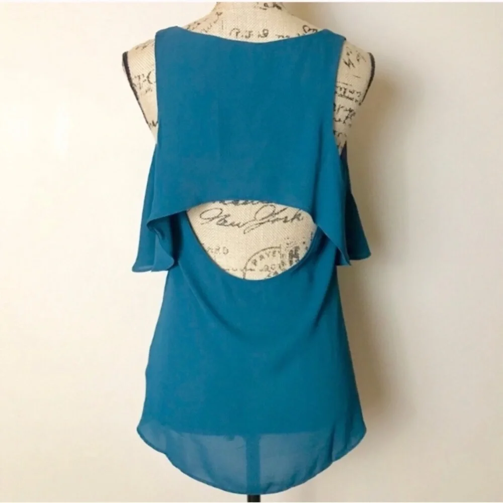 •Forever 21• chiffon cutout tank {D29}